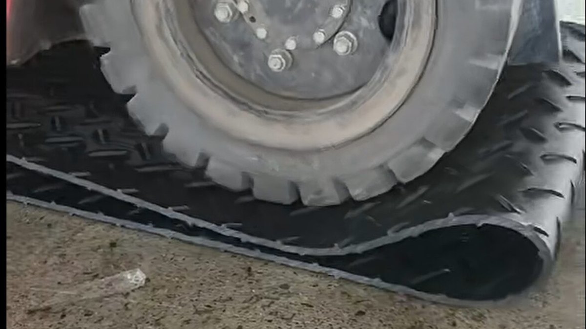 官网实拍：铺路板车辆承压与通行测试