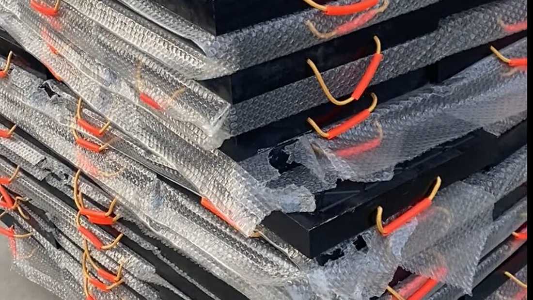 带搬运绳的支腿垫包装与出货实拍，嘉创塑业官网实拍素材