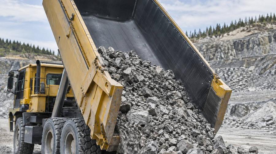 Script scenes related to the edges of the unloading material of frequent dumps